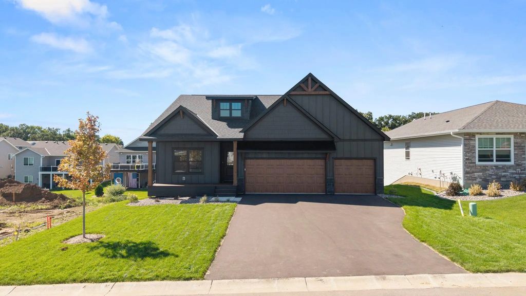13351 Cadogan Way, Rosemount