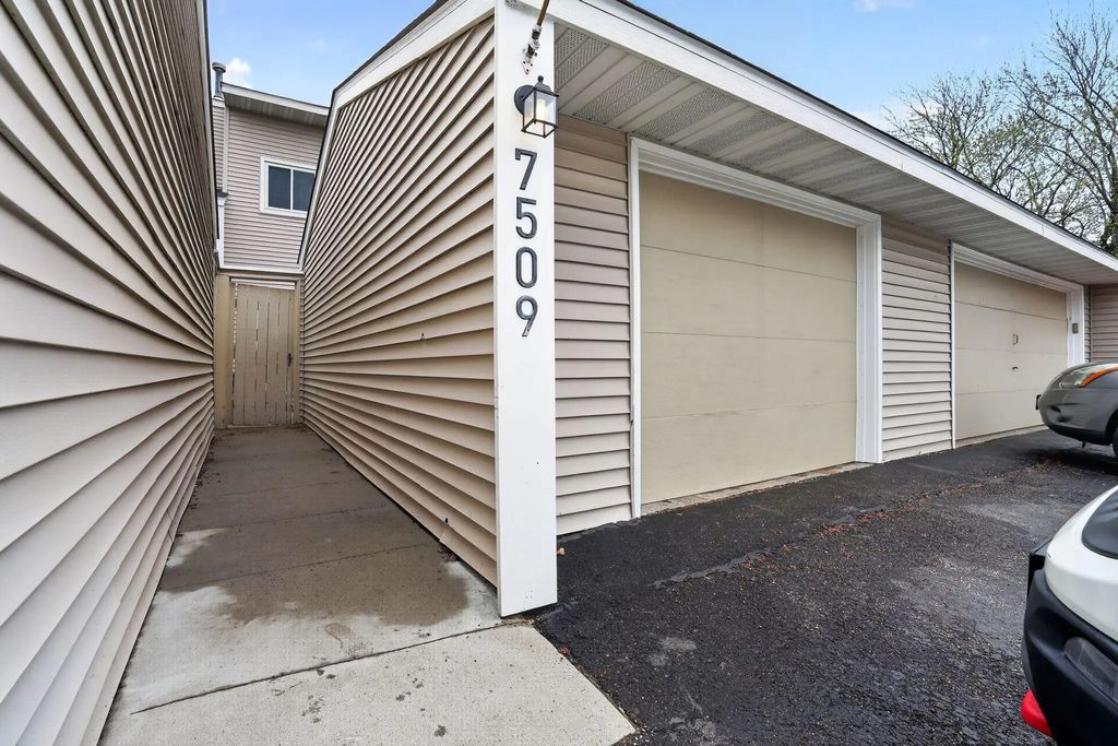 7509 Whitney Drive, Apple Valley