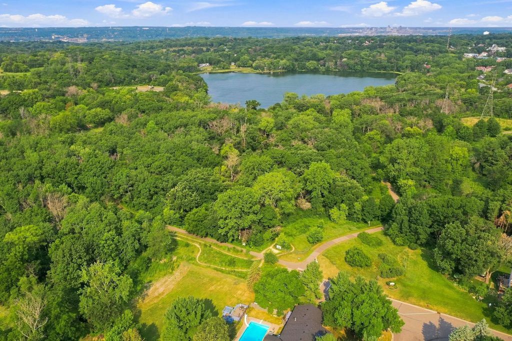 6649 Buckingham Road, Woodbury