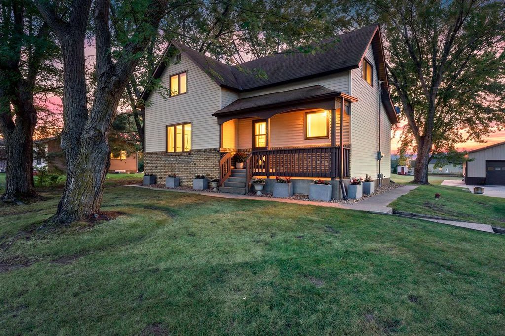 5982 County Road 5, Rice