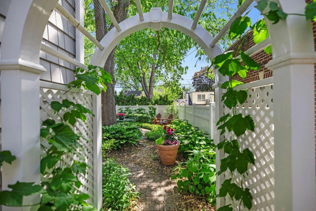3725 Glenhurst Avenue, Saint Louis Park