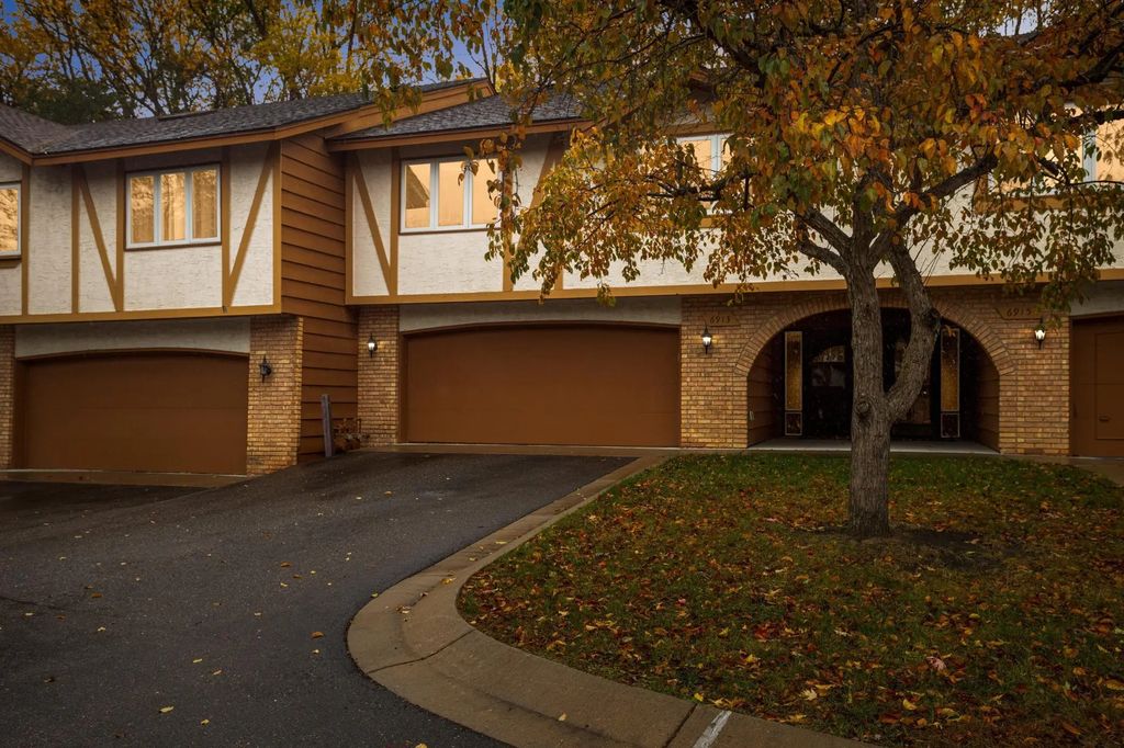 6913 Edenvale Boulevard, Eden Prairie