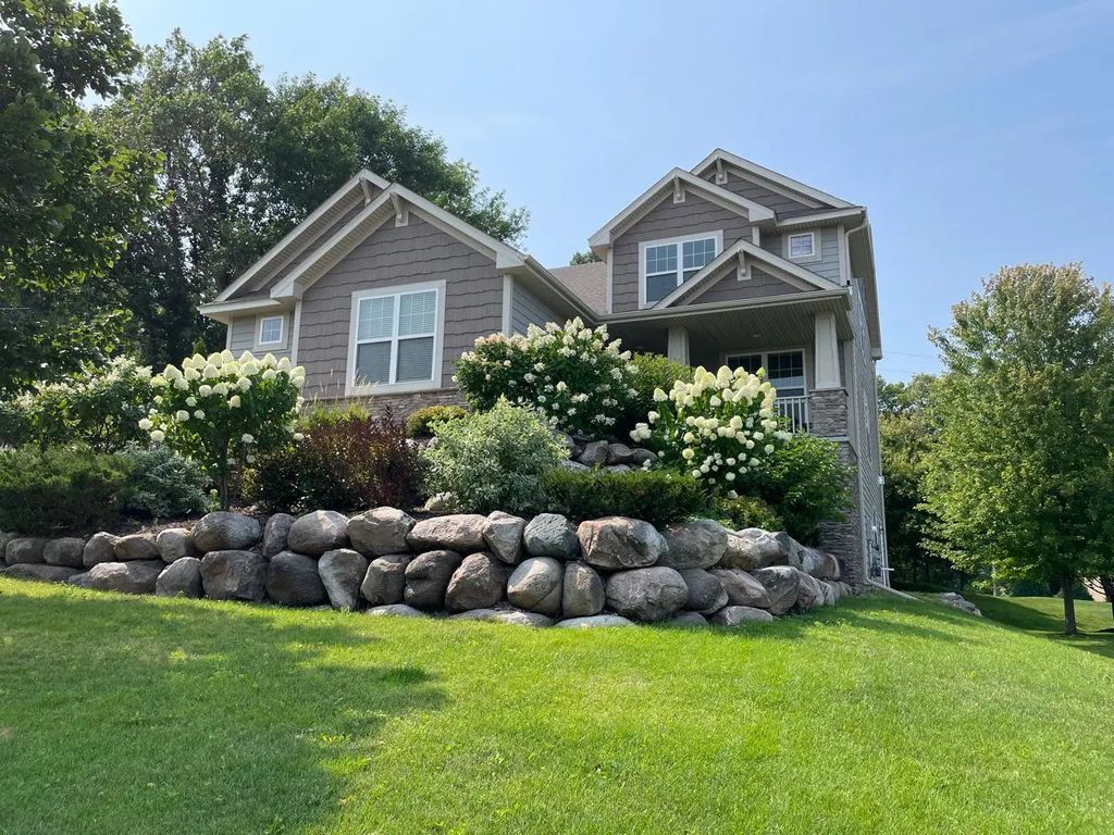 2388 Highover Trail, Chanhassen