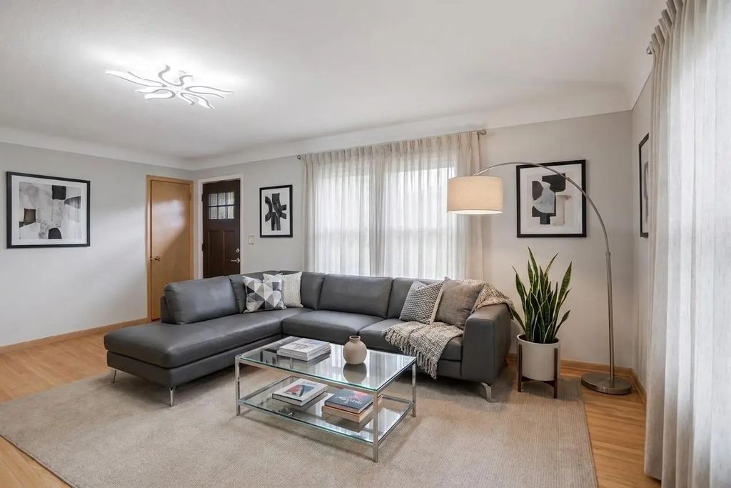 1273 Juno Avenue, Saint Paul