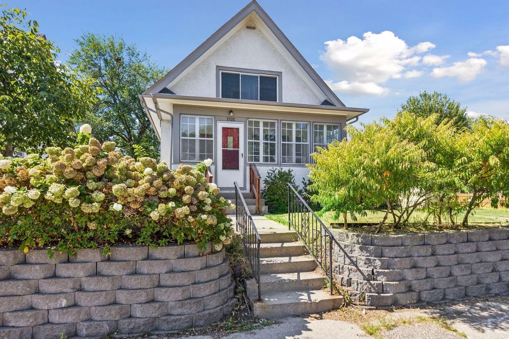 3708 4th Avenue S, Minneapolis