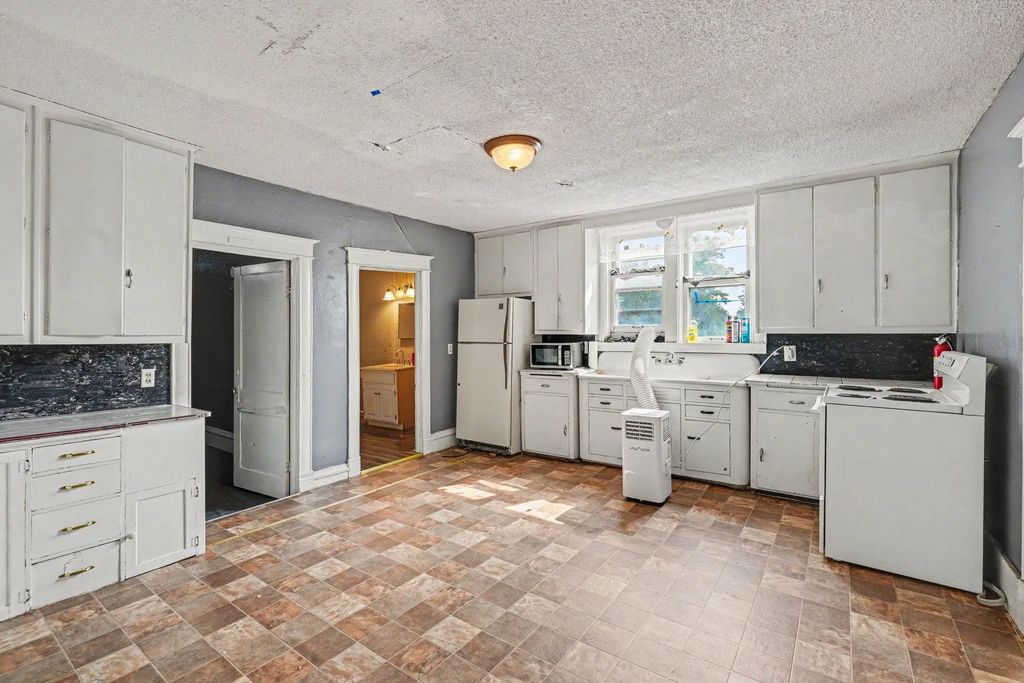 518 Central Avenue, Lester Prairie