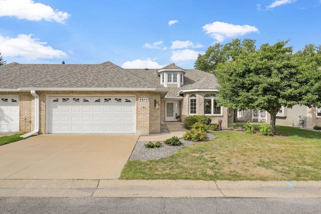 5611 Dunlap Avenue N, Shoreview