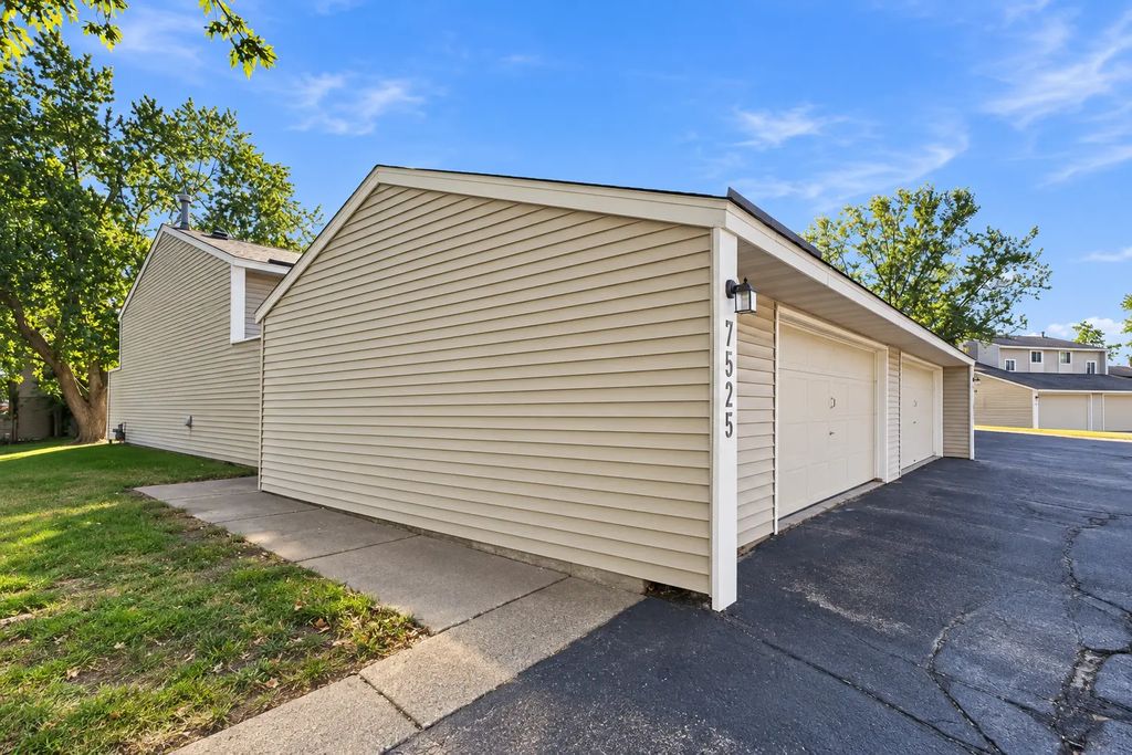 7525 Whitney Drive, Apple Valley