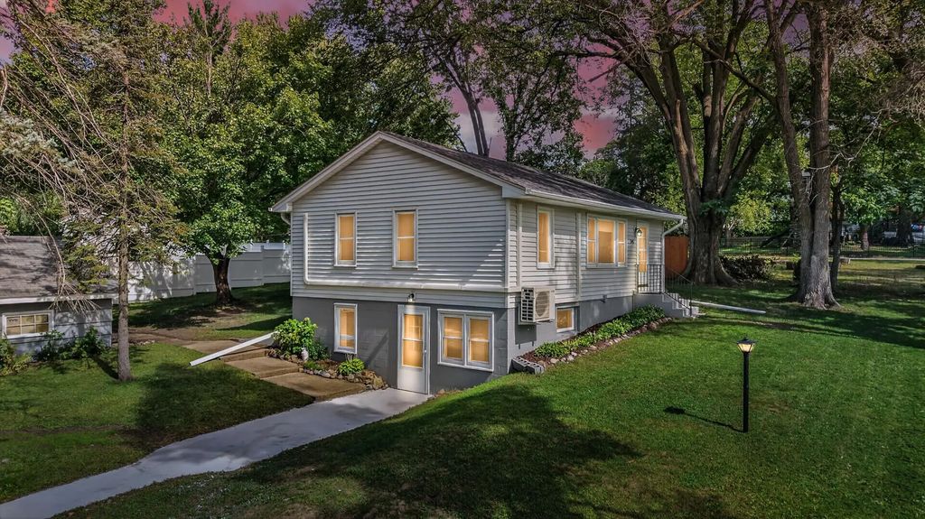 595 Kimball Street Ne, Fridley