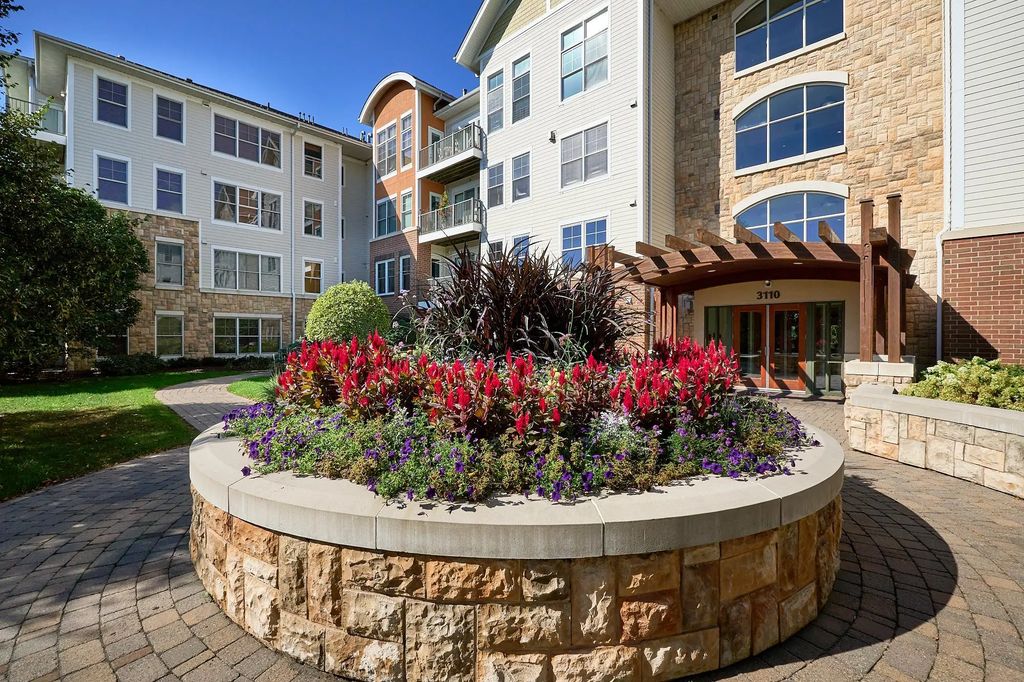 3110 N Chestnut Street 211, Chaska