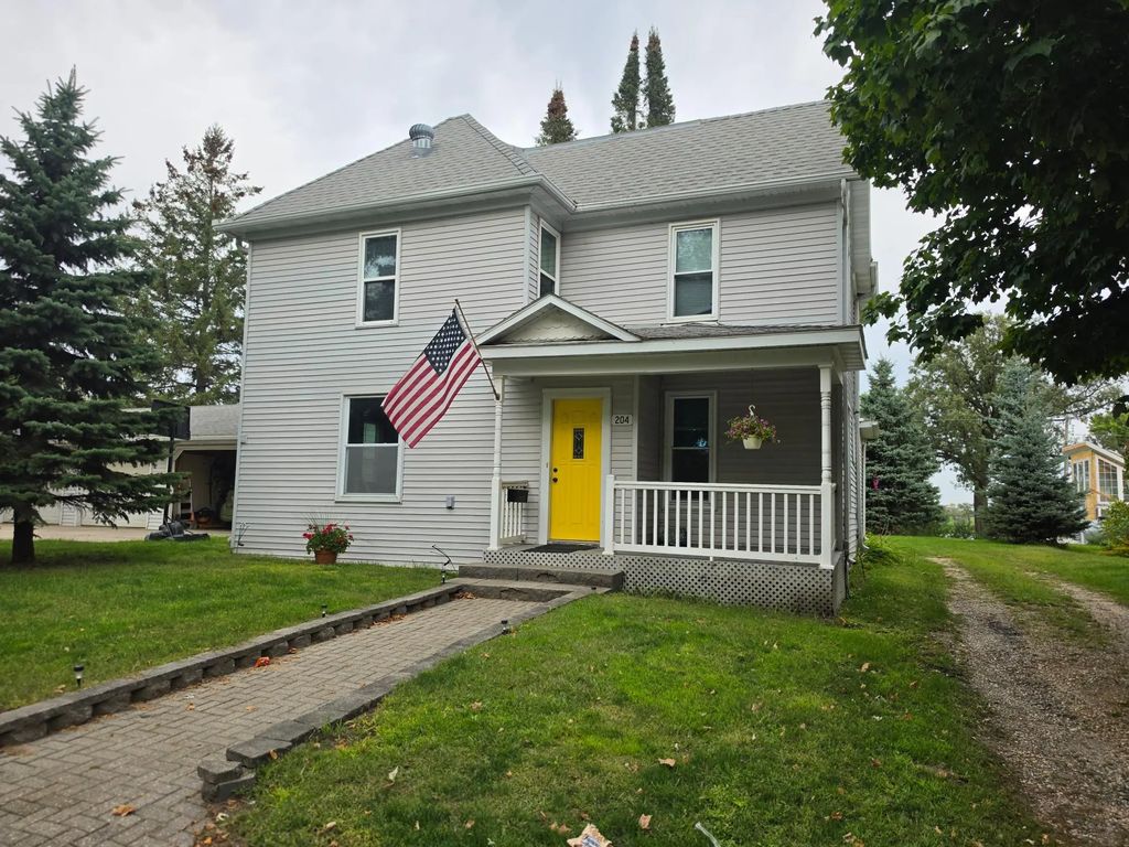 204 Woodland Avenue W, Underwood