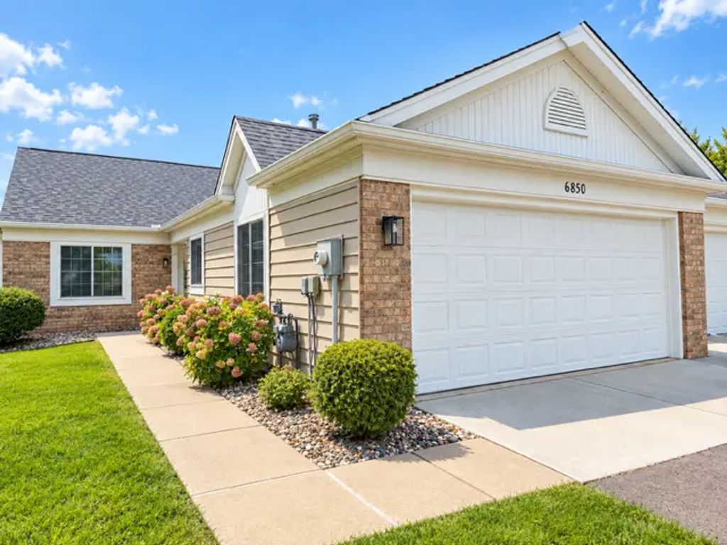 6850 Jenny Lane, Woodbury