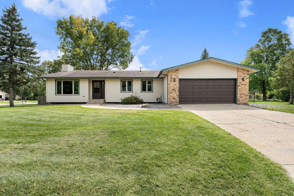 1395 Oakwood Lane, Owatonna
