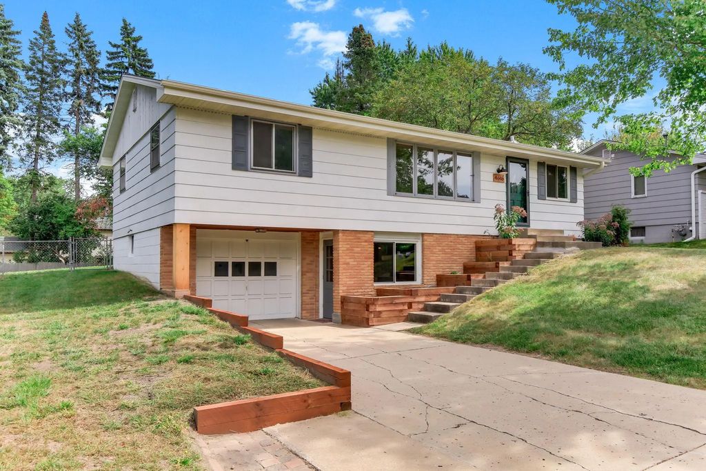 4616 Hillsboro Avenue N, New Hope