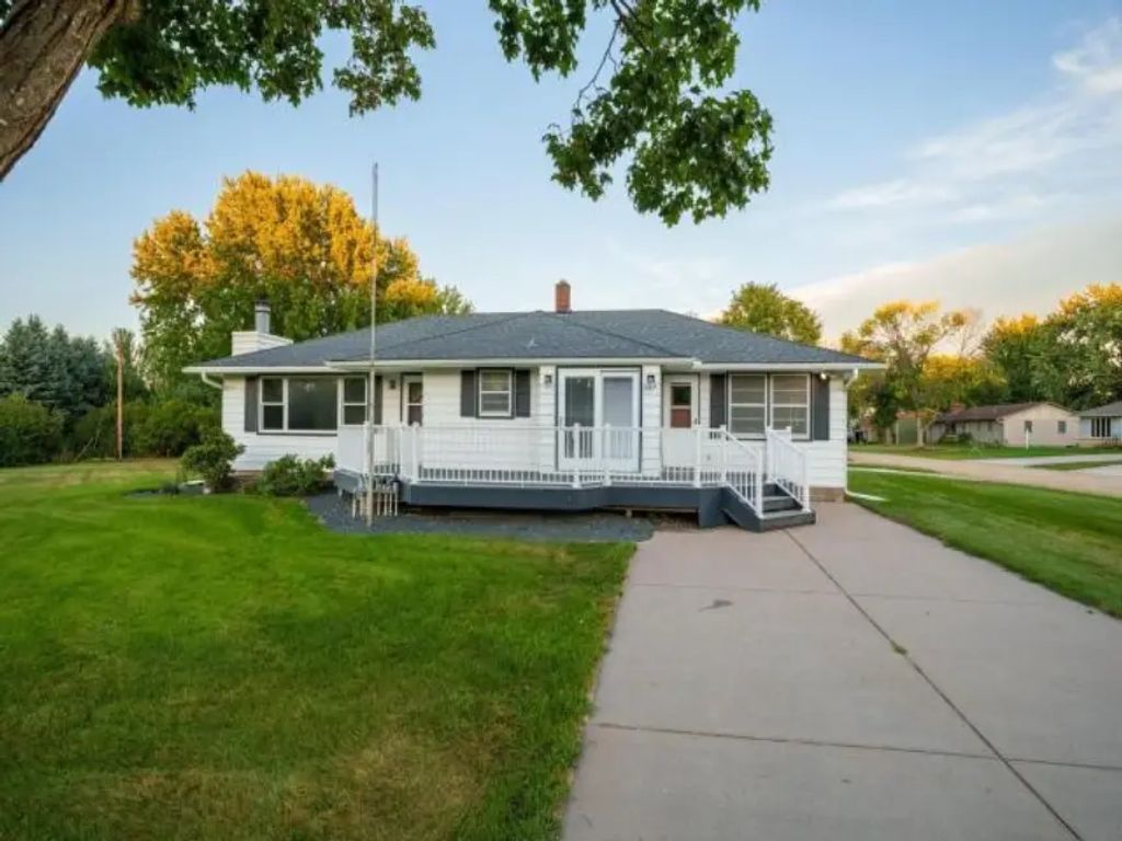 327 Pine Avenue, Vermillion