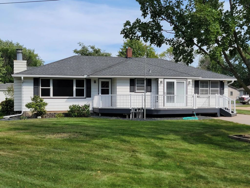 327 Pine Street, Vermillion