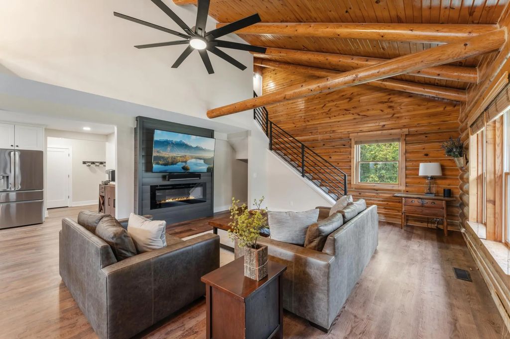 157 Ideal Avenue N, Mahtomedi