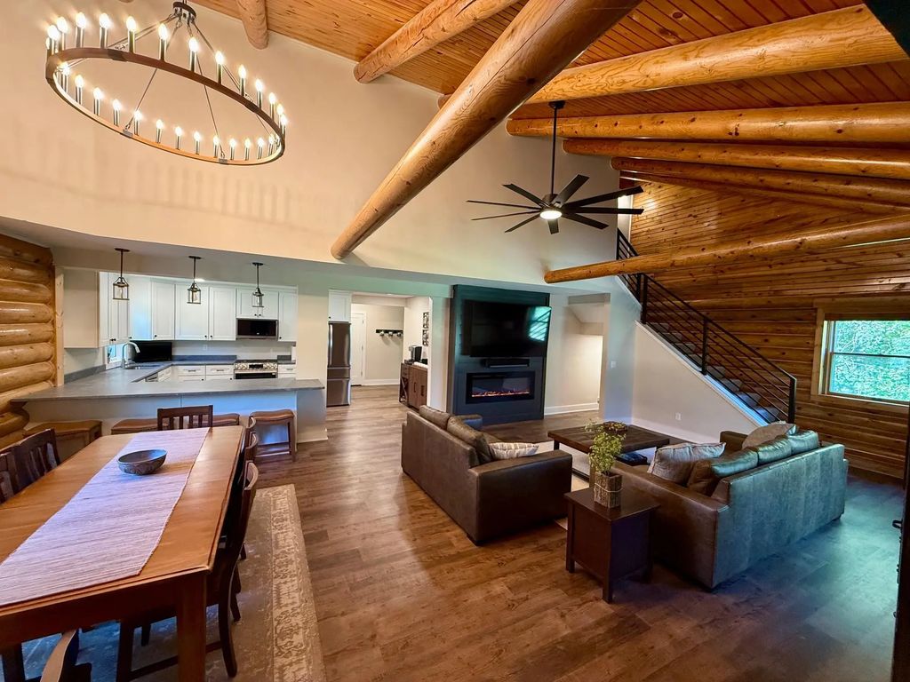 157 Ideal Avenue N, Mahtomedi