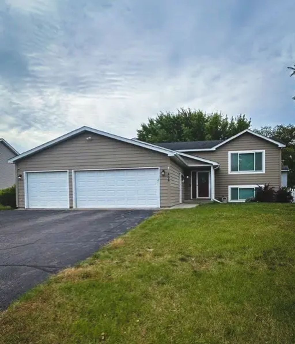 456 Braeburn Drive, Shakopee