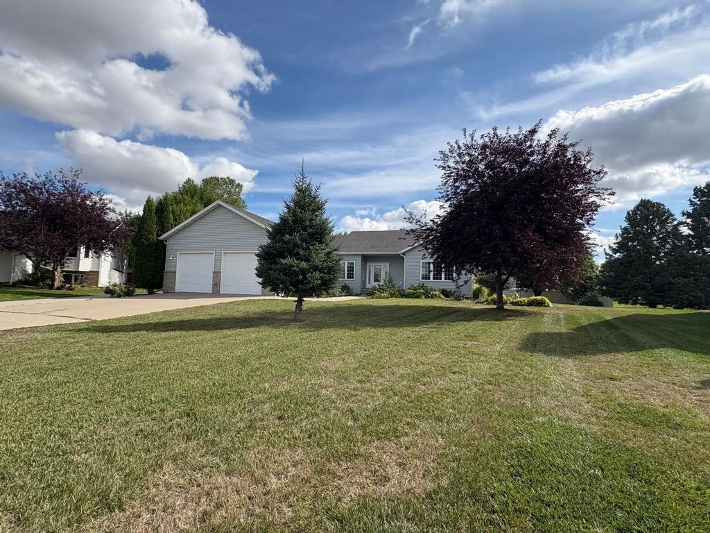 1928 33rd Street S, Moorhead