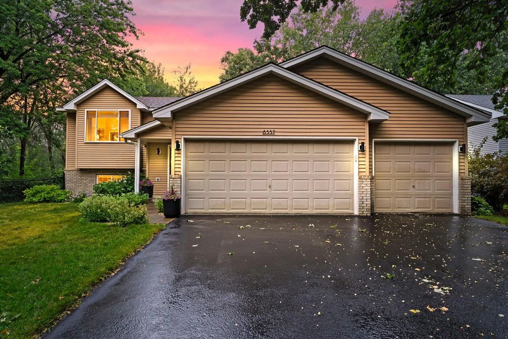 8537 Xylite Street Ne, Blaine