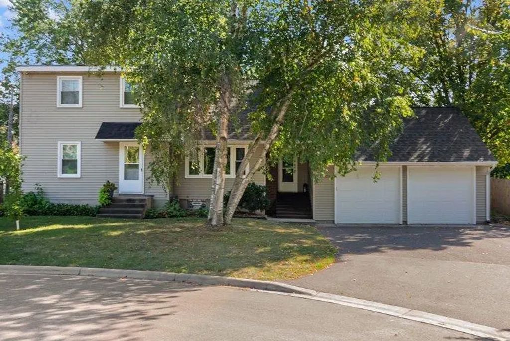 17323 Bay Circle, Minnetonka