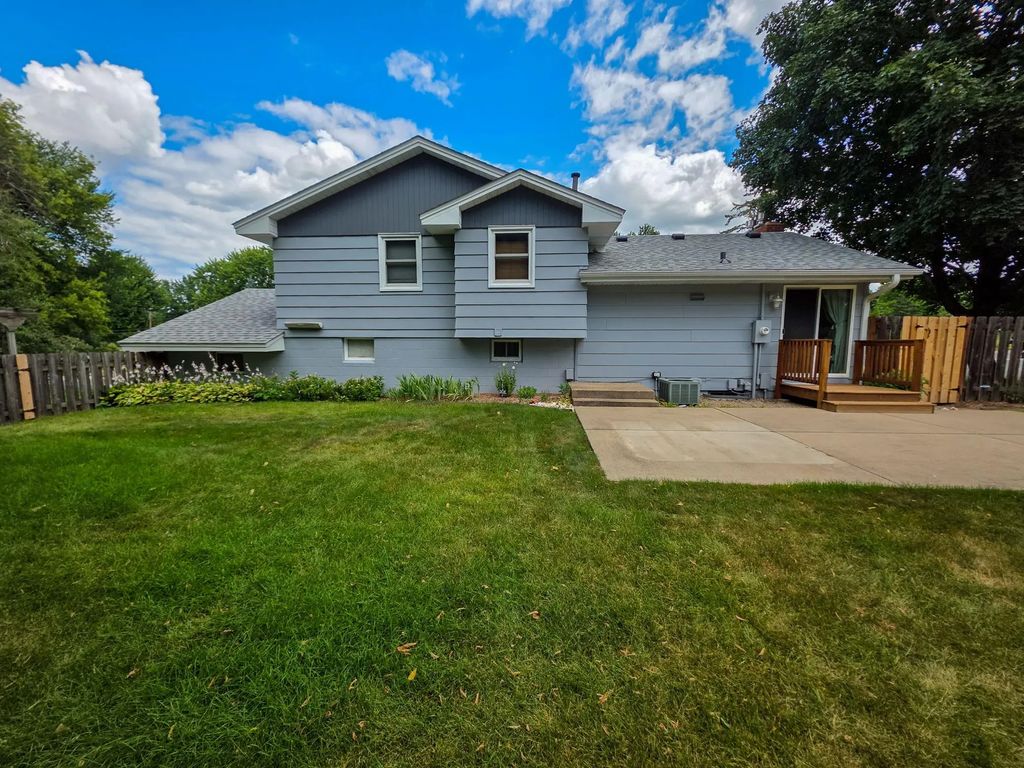 5033 Overlook Drive, Bloomington