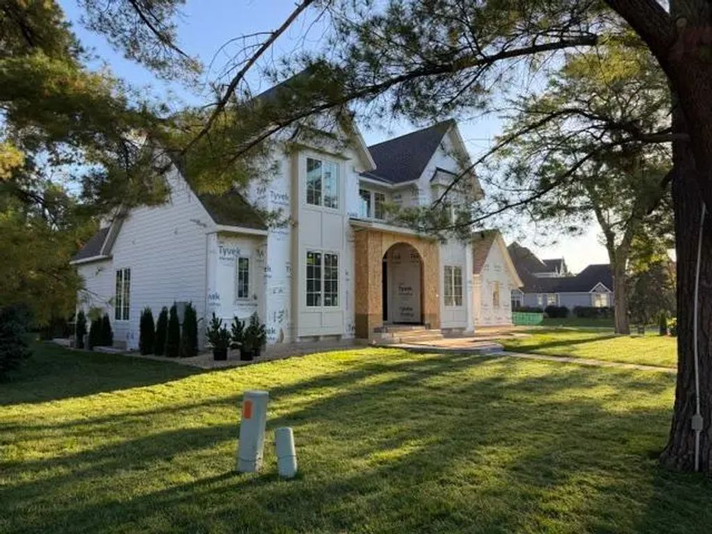 11044 Bell Oaks Estate Road, Eden Prairie