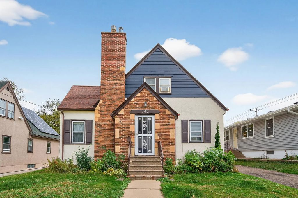 242 Annapolis Street W, West Saint Paul