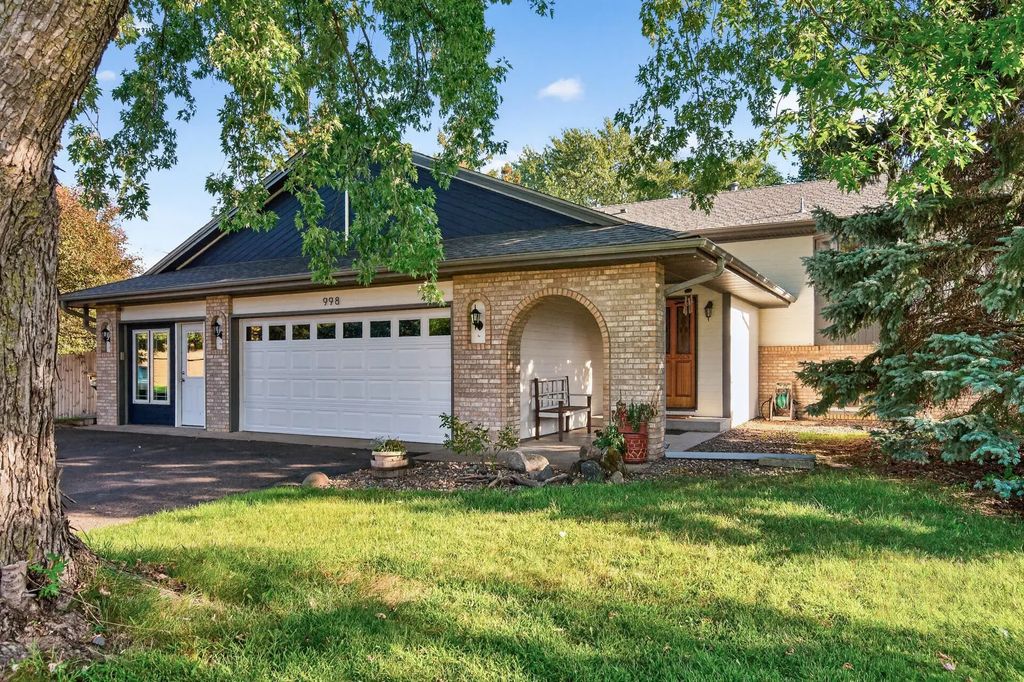 998 99th Lane Ne, Blaine