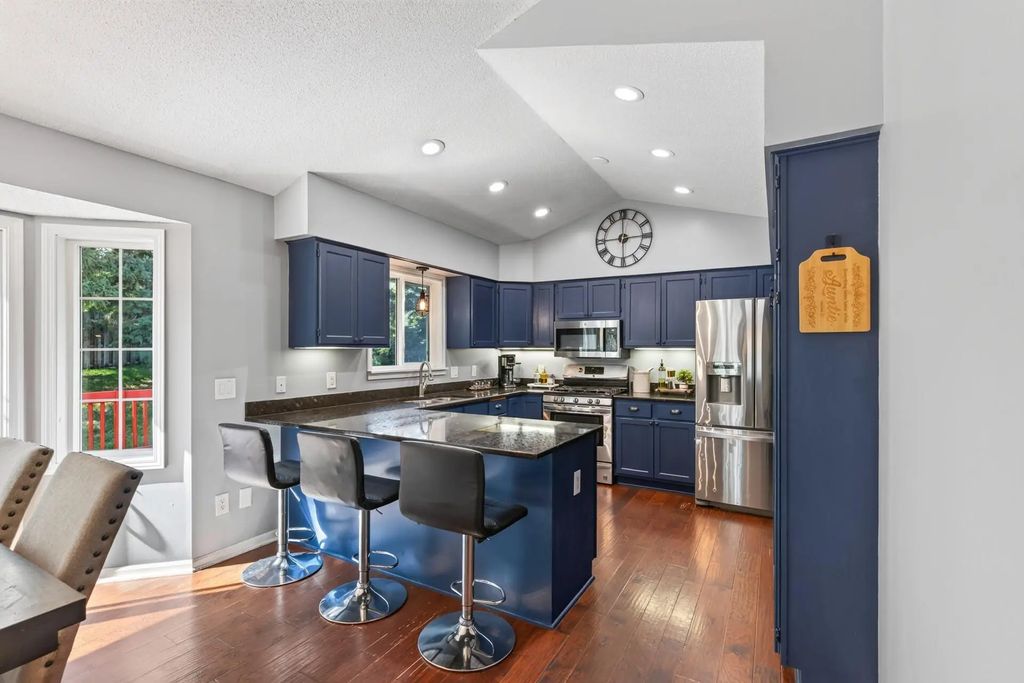 16025 Grove Trail, Lakeville