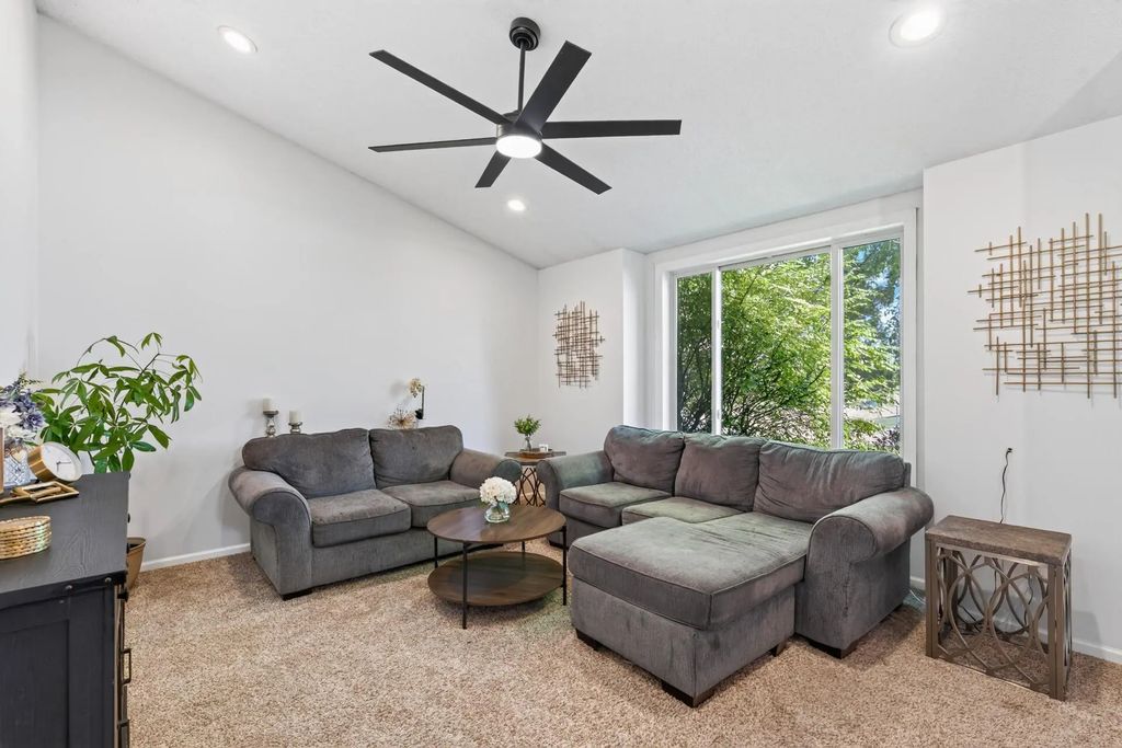 16025 Grove Trail, Lakeville