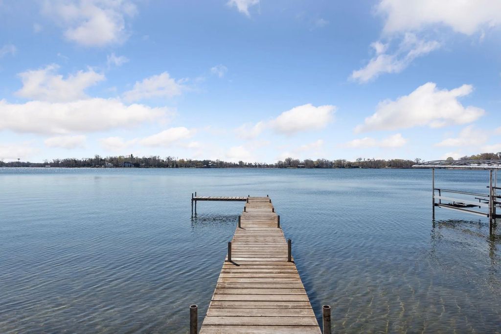 4877 Island View Drive, Mound