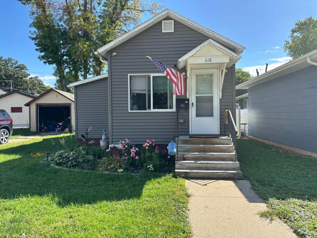 618 Freeborn Avenue, Albert Lea