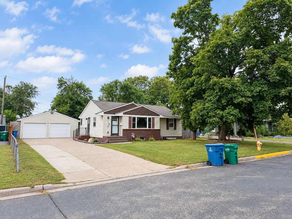 5060 Clearview Street Ne, Fridley