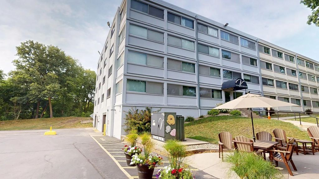2100 Valkyrie Drive Nw 302, Rochester