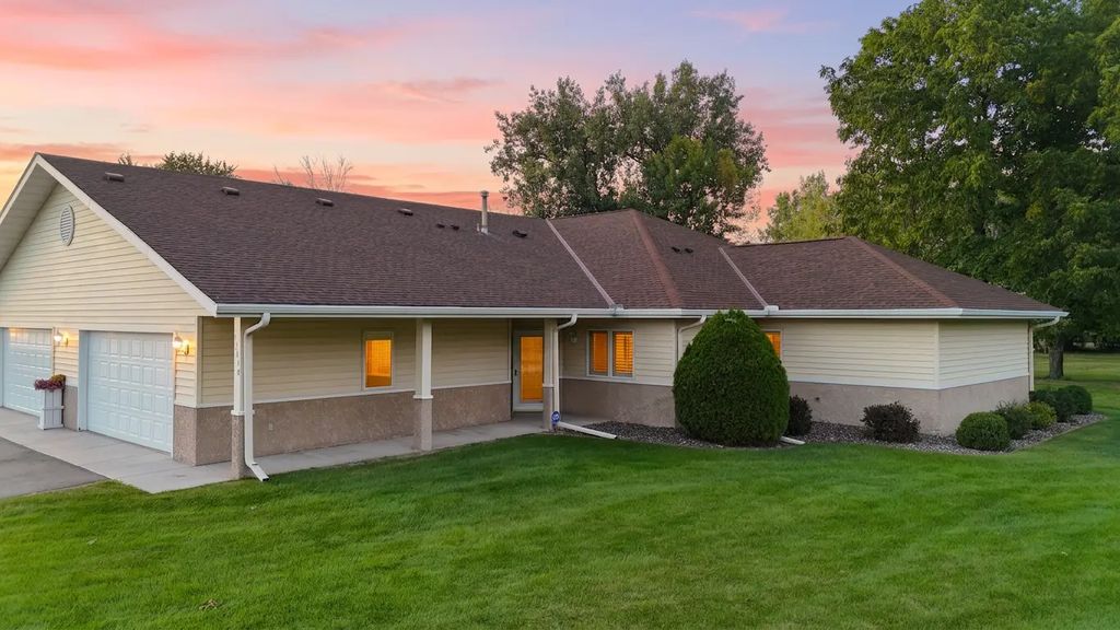 13040 Evergreen Drive, Lindstrom