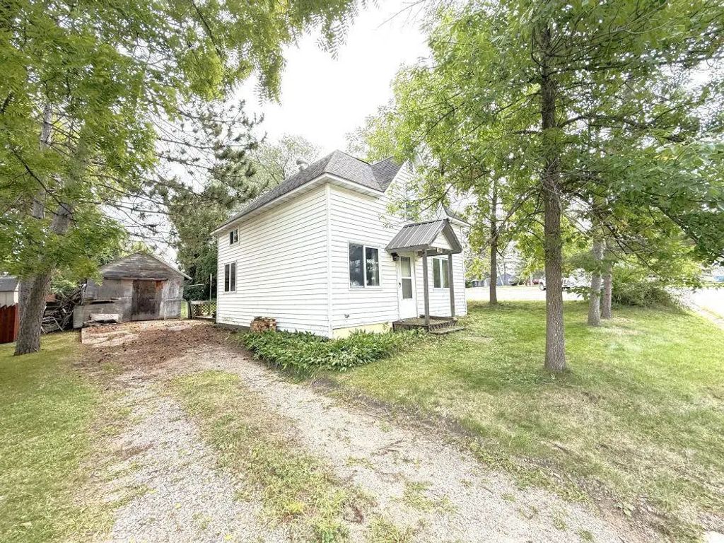 209 E Oak Avenue, Frazee