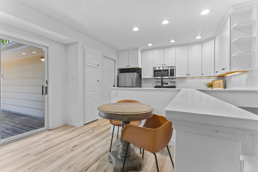 3818 W 103rd Street, Bloomington