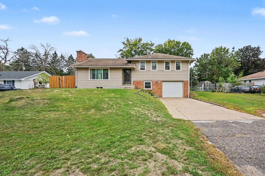 2728 119th Avenue Nw, Coon Rapids