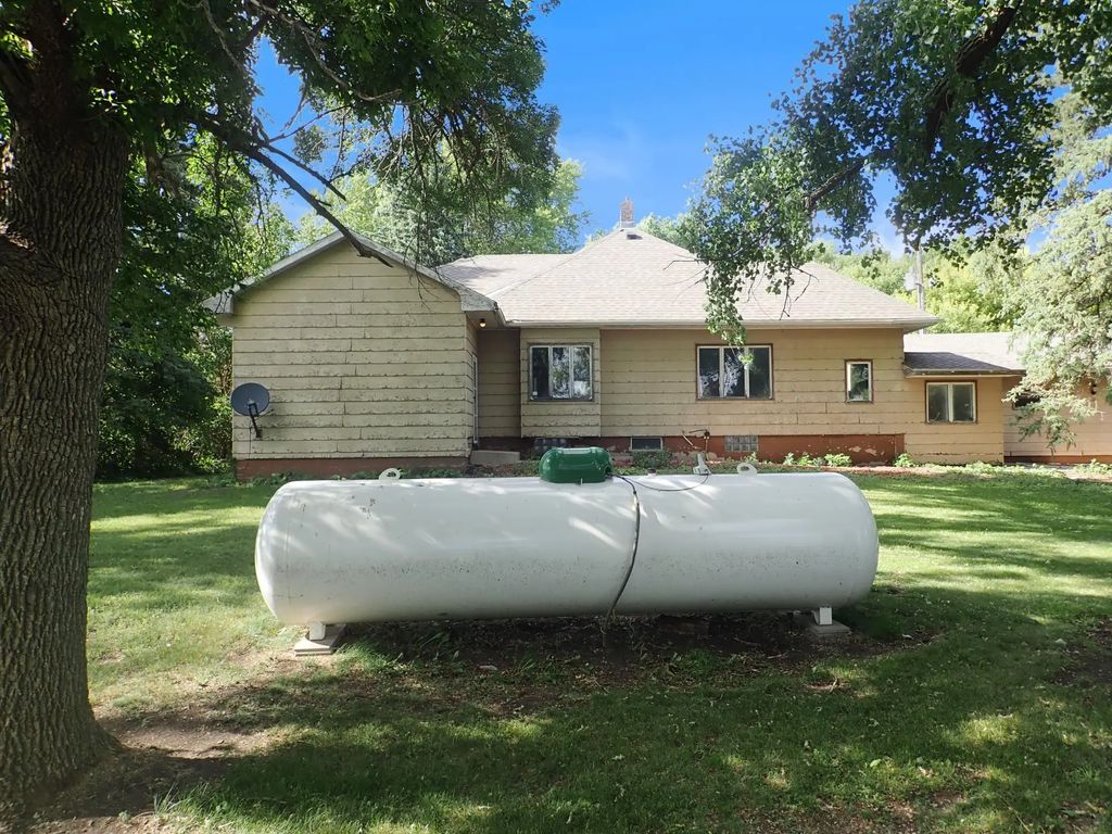 2030 290th Avenue, Walnut Grove