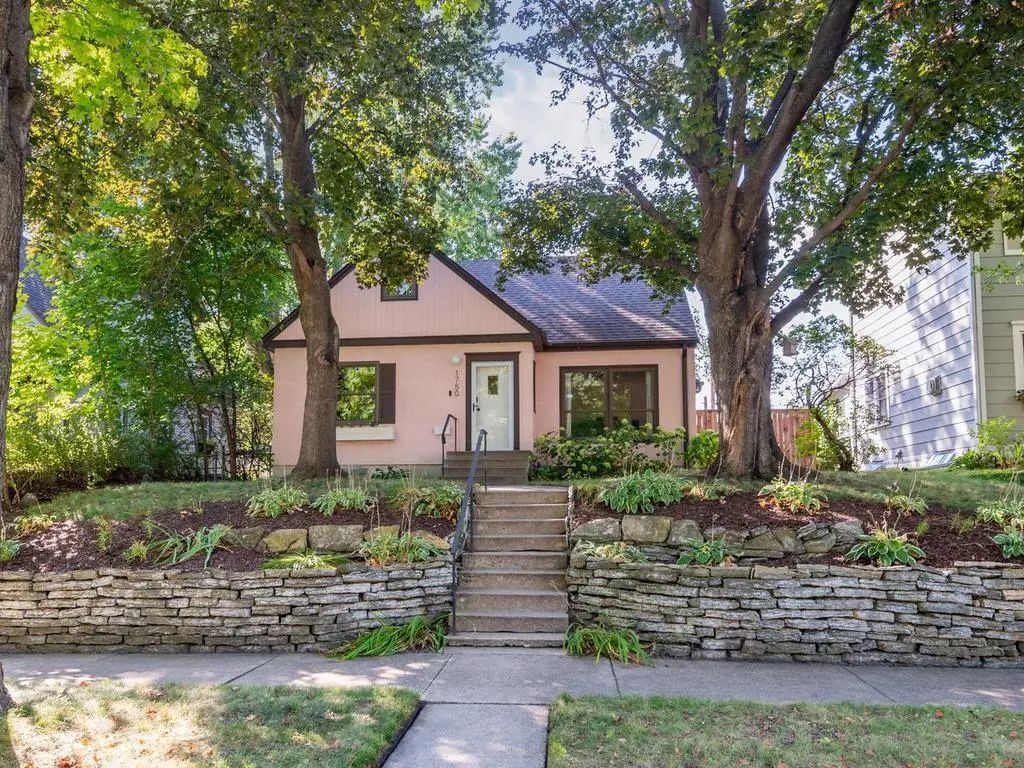 1750 Field Avenue, St Paul