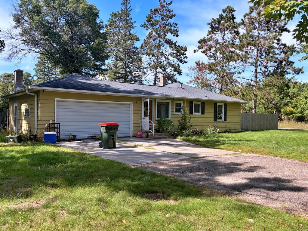 421 York Street, Pine River