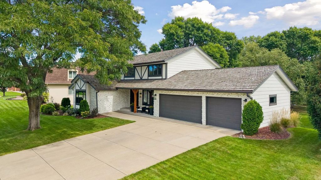 7505 Hyde Park Drive, Edina