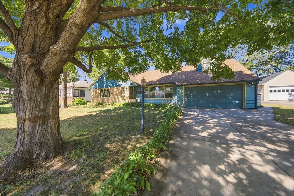 667 Wheelock Parkway W, St Paul