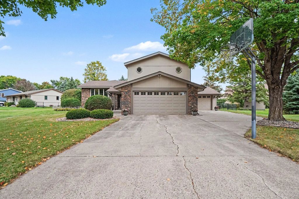 712 Highland Drive, New Prague