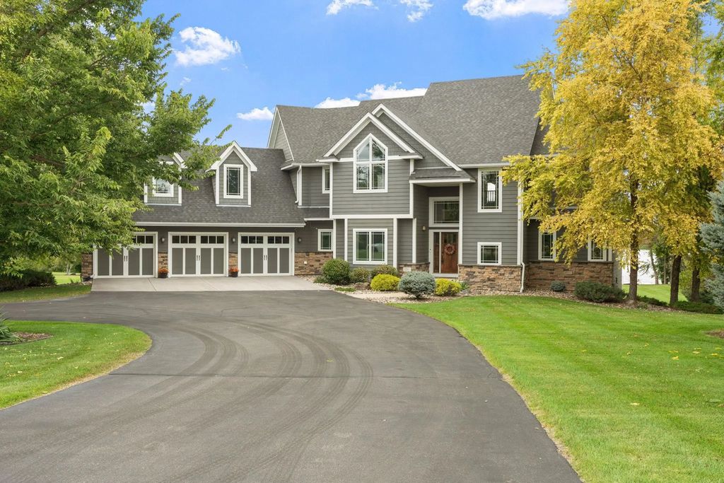 596 Hahn Drive, Shakopee