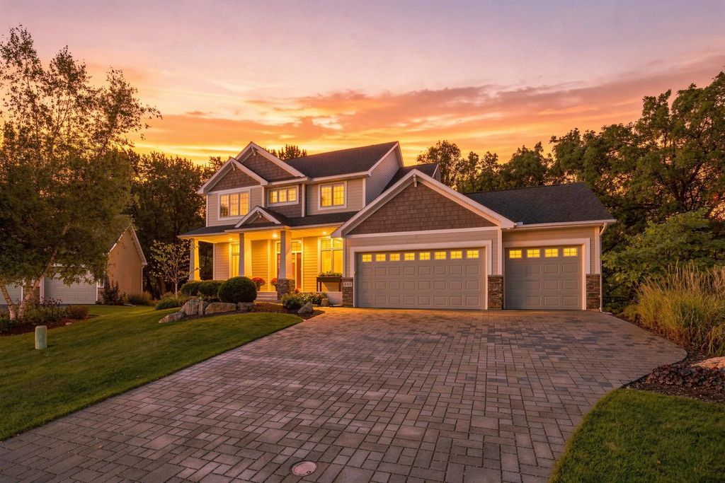 642 Woodland Way, Eagan