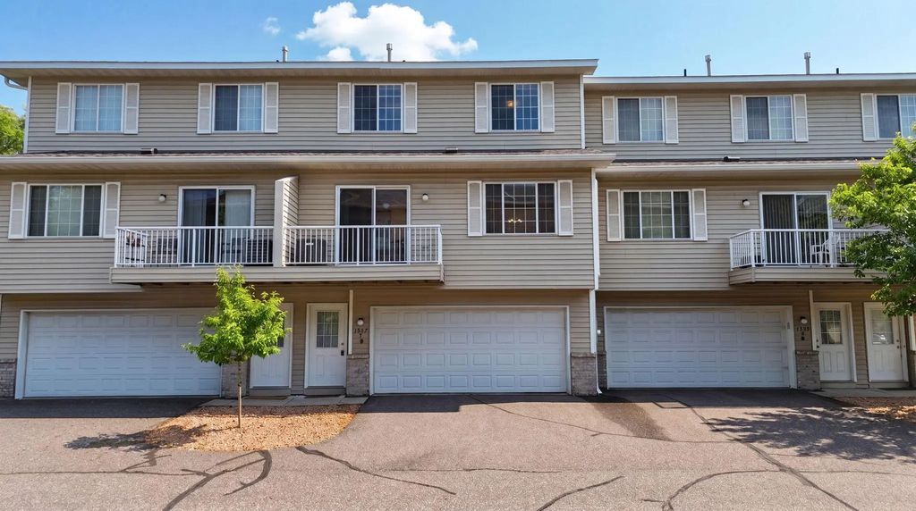 1587 County Road D E, Maplewood