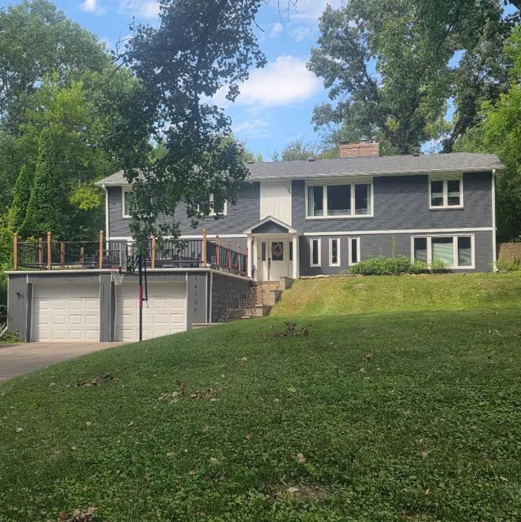 14104 Knollway Drive N, Minnetonka